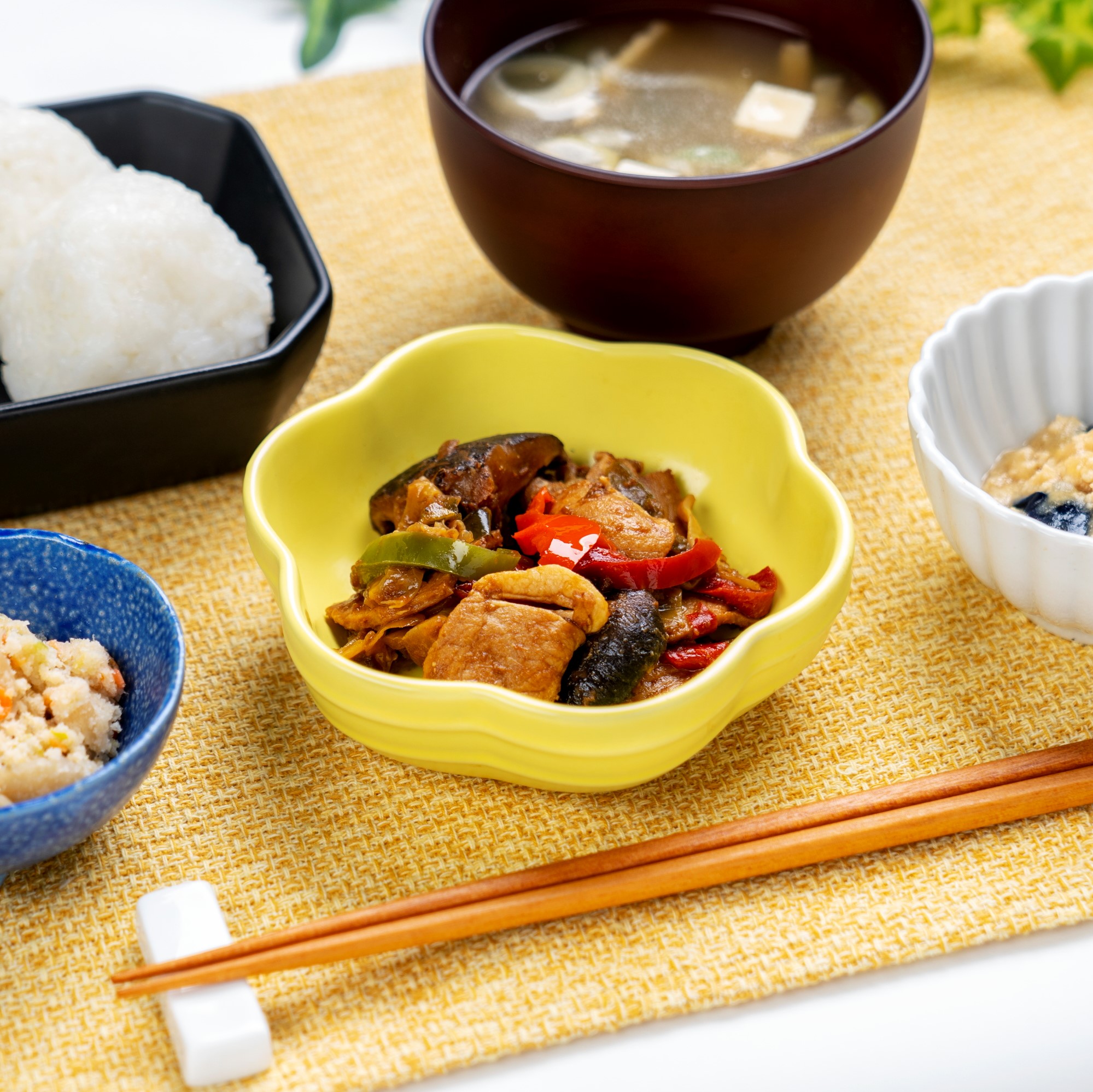 冷凍　おてがる食卓　豚肉の味噌炒め／20個入り　【ふつう食】